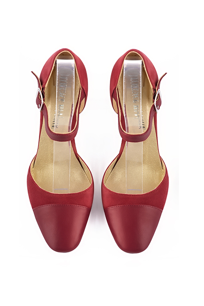 Women's cardinal red elegant closed-back heels, with an instep strap. Round toe. High block heels - Top view